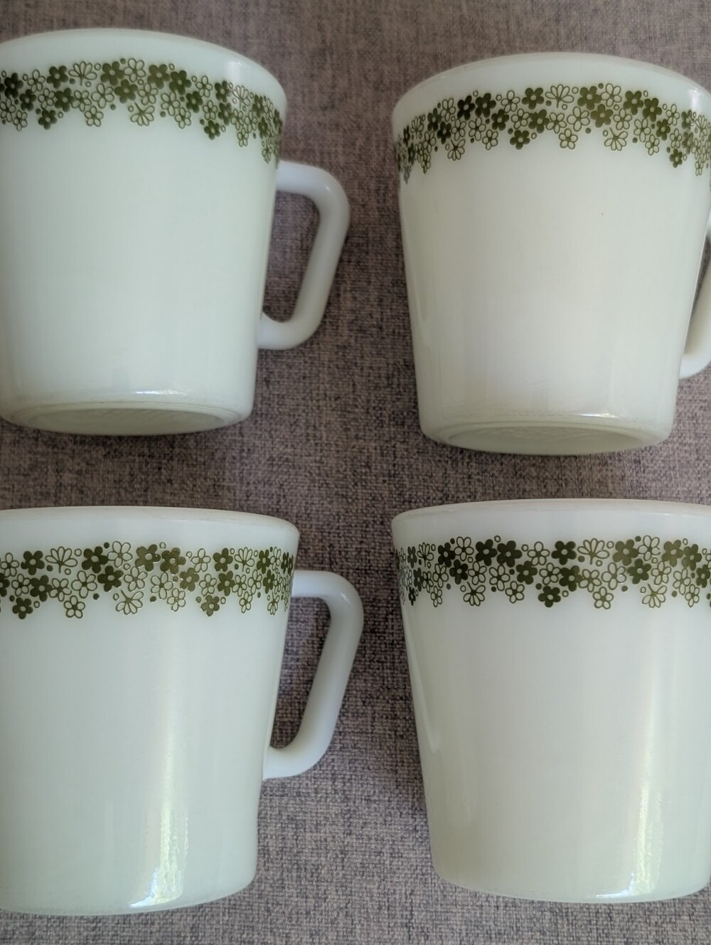 Set of 4 Pyrex 1410 White & Green Crazy Daisy Coffee Mugs 10oz "D" Handle Cups